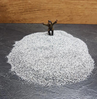 Sand: Grauer, gefleckter Sand, 100 Gramm
