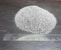 Sand: Grauer, gefleckter Sand, 100 Gramm