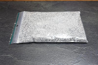 Sand: Grauer, gefleckter Sand, 100 Gramm