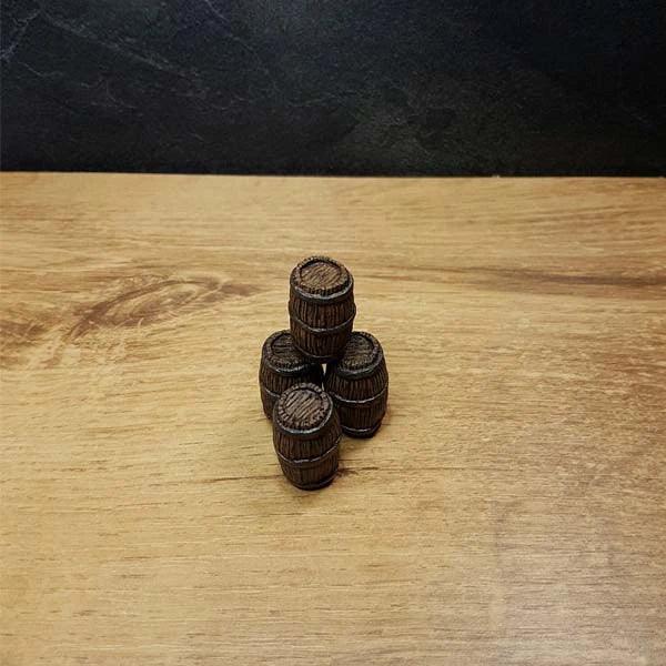 4 große Holzfässer
